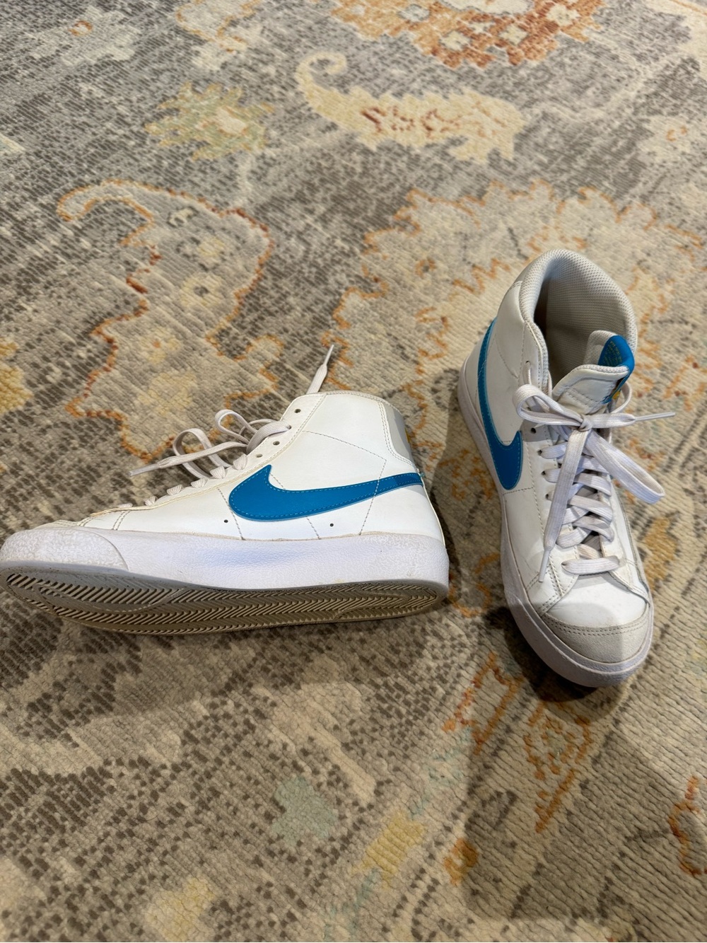 Nike Men’s White High-Top Sneakers with Blue Swoosh Accent